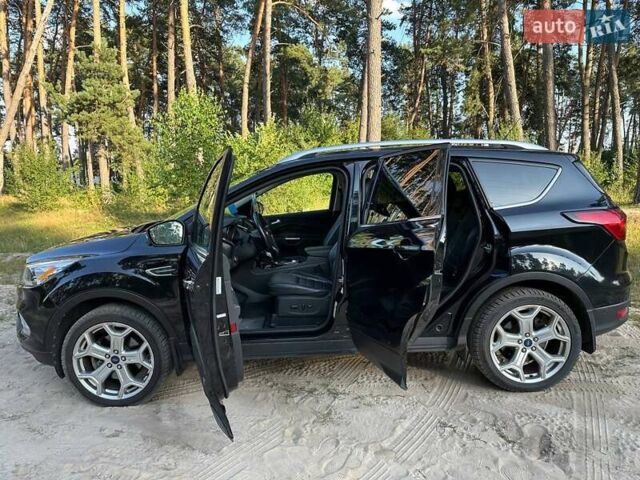 Черный Форд Эскейп, объемом двигателя 2 л и пробегом 126 тыс. км за 15600 $, фото 5 на Automoto.ua