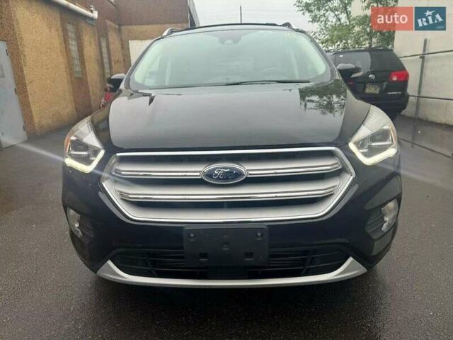 Черный Форд Эскейп, объемом двигателя 2 л и пробегом 100 тыс. км за 3000 $, фото 2 на Automoto.ua