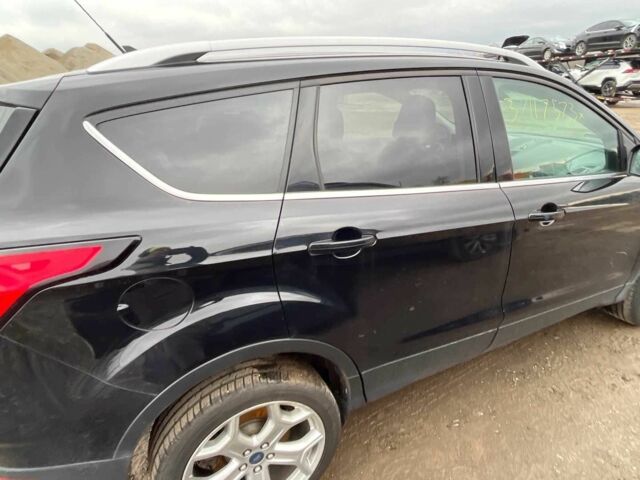 Черный Форд Эскейп, объемом двигателя 2 л и пробегом 115 тыс. км за 9900 $, фото 4 на Automoto.ua