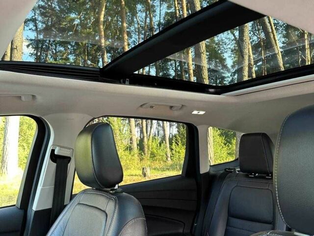 Черный Форд Эскейп, объемом двигателя 2 л и пробегом 126 тыс. км за 15000 $, фото 7 на Automoto.ua