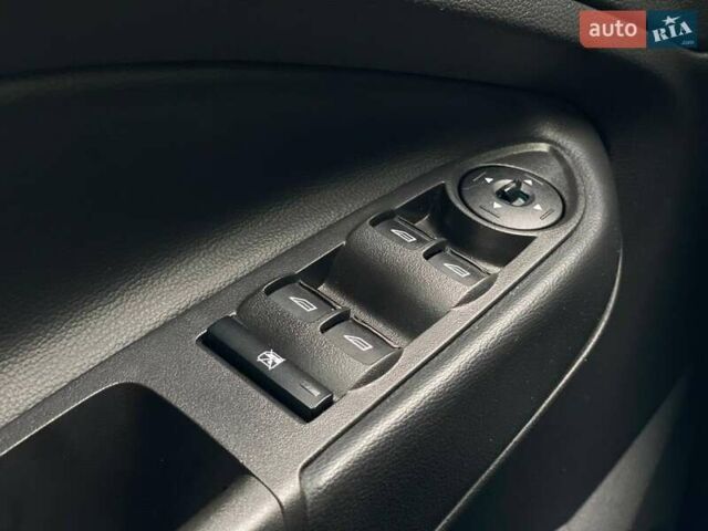 Черный Форд Эскейп, объемом двигателя 2.49 л и пробегом 61 тыс. км за 13490 $, фото 25 на Automoto.ua