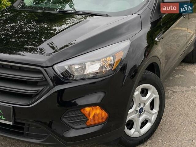 Черный Форд Эскейп, объемом двигателя 2.49 л и пробегом 61 тыс. км за 13490 $, фото 1 на Automoto.ua