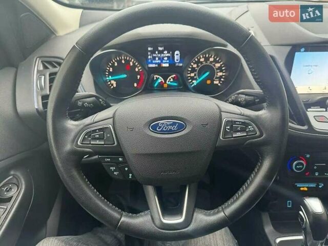 Черный Форд Эскейп, объемом двигателя 2 л и пробегом 100 тыс. км за 3000 $, фото 14 на Automoto.ua