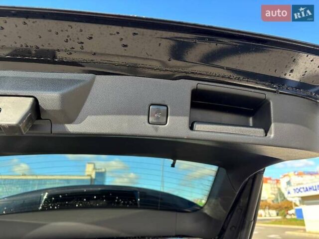 Черный Форд Эскейп, объемом двигателя 2 л и пробегом 88 тыс. км за 18700 $, фото 10 на Automoto.ua