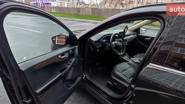 Черный Форд Эскейп, объемом двигателя 2 л и пробегом 130 тыс. км за 17200 $, фото 4 на Automoto.ua