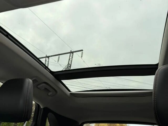 Черный Форд Эскейп, объемом двигателя 2 л и пробегом 74 тыс. км за 11000 $, фото 9 на Automoto.ua