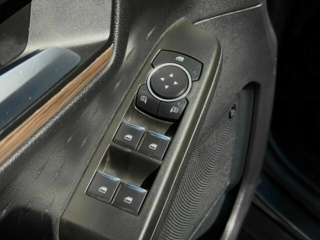 Черный Форд Эскейп, объемом двигателя 2.5 л и пробегом 26 тыс. км за 14350 $, фото 7 на Automoto.ua