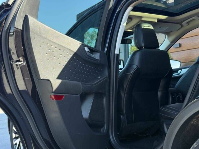 Черный Форд Эскейп, объемом двигателя 2.5 л и пробегом 80 тыс. км за 20800 $, фото 15 на Automoto.ua