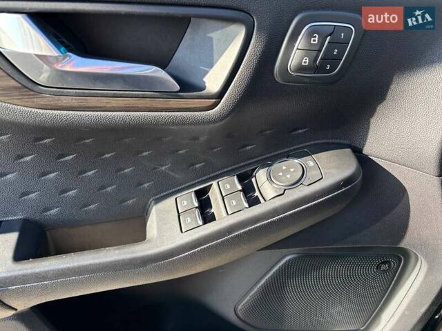 Черный Форд Эскейп, объемом двигателя 2 л и пробегом 88 тыс. км за 18700 $, фото 24 на Automoto.ua