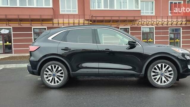 Черный Форд Эскейп, объемом двигателя 2 л и пробегом 130 тыс. км за 17200 $, фото 2 на Automoto.ua