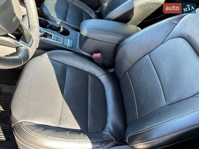 Черный Форд Эскейп, объемом двигателя 2 л и пробегом 88 тыс. км за 18700 $, фото 31 на Automoto.ua