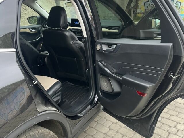 Черный Форд Эскейп, объемом двигателя 0 л и пробегом 60 тыс. км за 23300 $, фото 2 на Automoto.ua