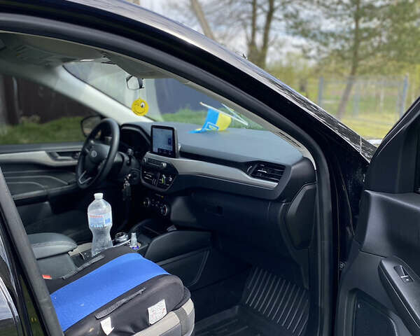 Чорний Форд Ескейп, об'ємом двигуна 1.5 л та пробігом 51 тис. км за 18600 $, фото 3 на Automoto.ua