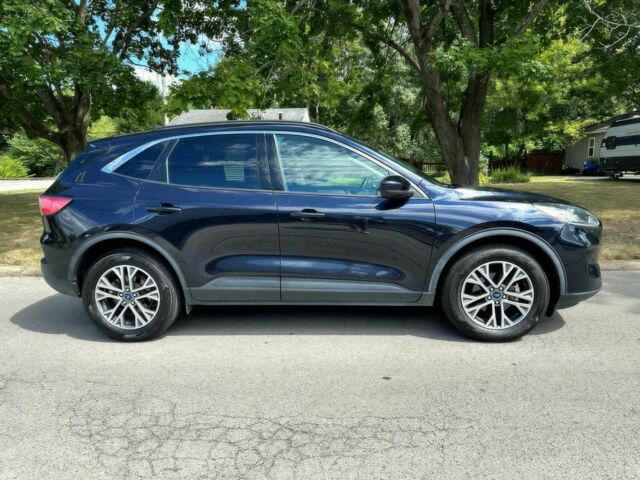 Черный Форд Эскейп, объемом двигателя 1.5 л и пробегом 18 тыс. км за 12300 $, фото 7 на Automoto.ua