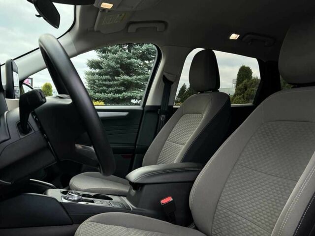 Чорний Форд Ескейп, об'ємом двигуна 1.5 л та пробігом 46 тис. км за 16300 $, фото 8 на Automoto.ua