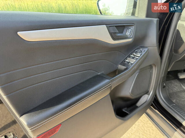 Черный Форд Эскейп, объемом двигателя 1.5 л и пробегом 42 тыс. км за 16500 $, фото 5 на Automoto.ua