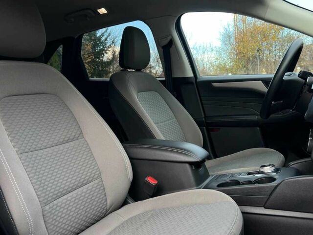 Чорний Форд Ескейп, об'ємом двигуна 1.5 л та пробігом 46 тис. км за 16300 $, фото 17 на Automoto.ua