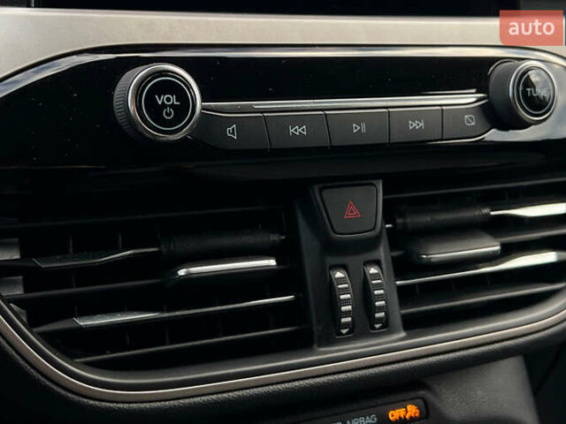 Чорний Форд Ескейп, об'ємом двигуна 1.5 л та пробігом 46 тис. км за 16300 $, фото 14 на Automoto.ua