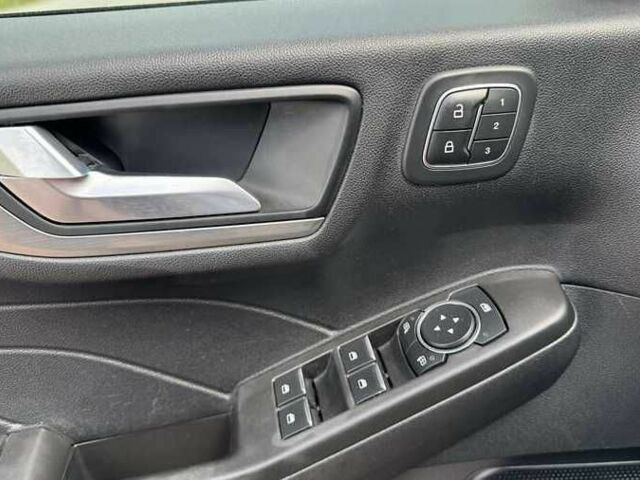 Чорний Форд Ескейп, об'ємом двигуна 2 л та пробігом 119 тис. км за 13900 $, фото 6 на Automoto.ua