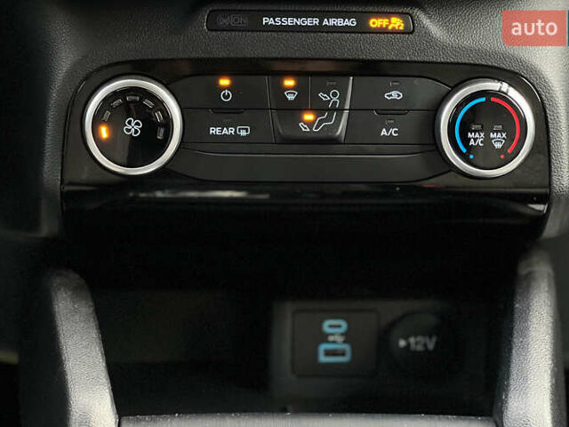 Чорний Форд Ескейп, об'ємом двигуна 1.5 л та пробігом 46 тис. км за 16300 $, фото 13 на Automoto.ua