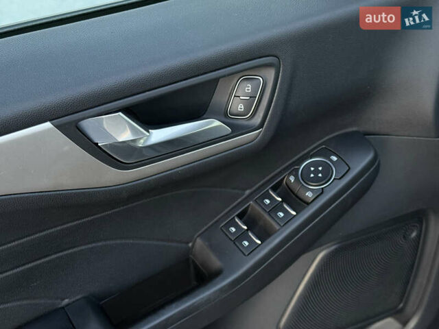 Чорний Форд Ескейп, об'ємом двигуна 2.49 л та пробігом 117 тис. км за 22650 $, фото 32 на Automoto.ua