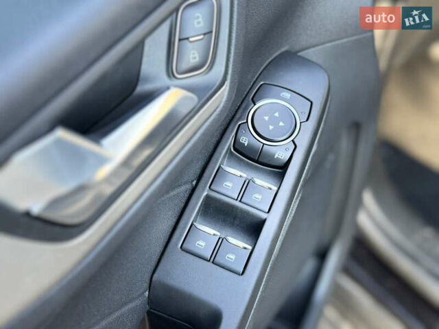 Черный Форд Эскейп, объемом двигателя 1.5 л и пробегом 68 тыс. км за 16500 $, фото 14 на Automoto.ua