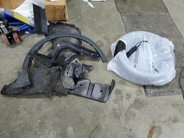 Черный Форд Эскейп, объемом двигателя 2 л и пробегом 76 тыс. км за 4000 $, фото 12 на Automoto.ua