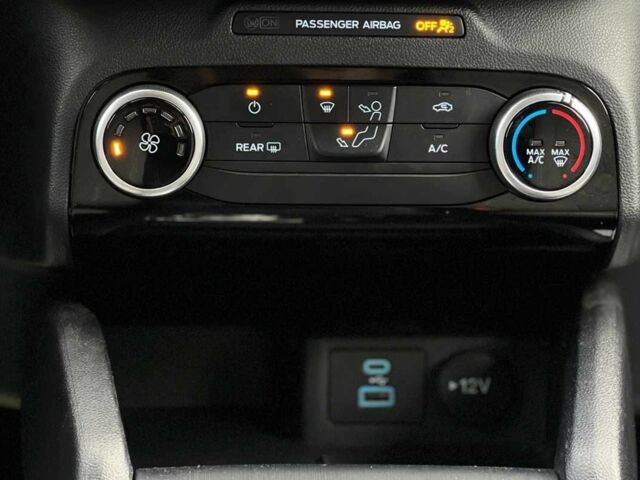 Чорний Форд Ескейп, об'ємом двигуна 1.5 л та пробігом 46 тис. км за 16300 $, фото 13 на Automoto.ua