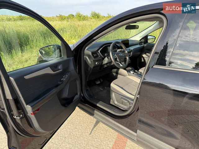 Черный Форд Эскейп, объемом двигателя 1.5 л и пробегом 42 тыс. км за 16500 $, фото 4 на Automoto.ua