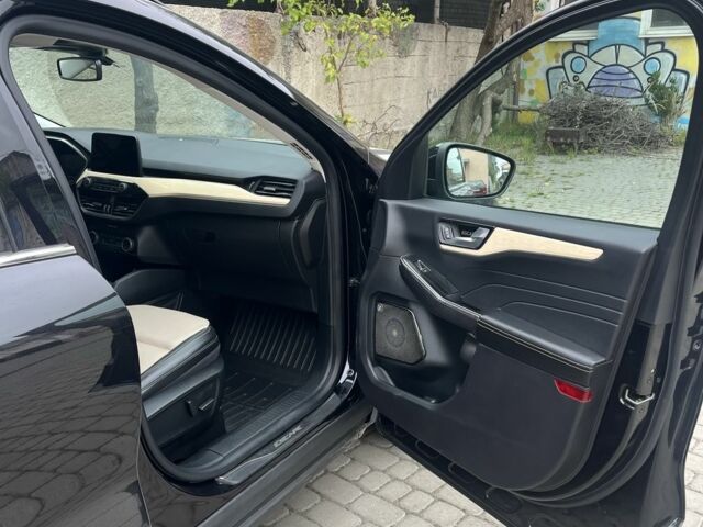 Черный Форд Эскейп, объемом двигателя 0 л и пробегом 60 тыс. км за 23300 $, фото 1 на Automoto.ua