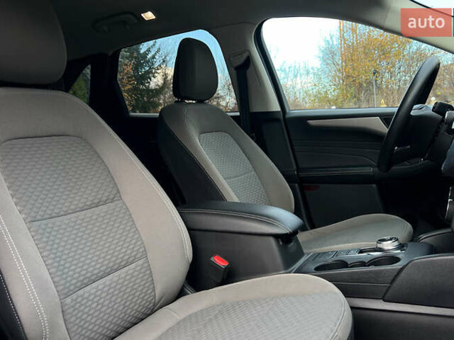 Чорний Форд Ескейп, об'ємом двигуна 1.5 л та пробігом 46 тис. км за 16300 $, фото 17 на Automoto.ua