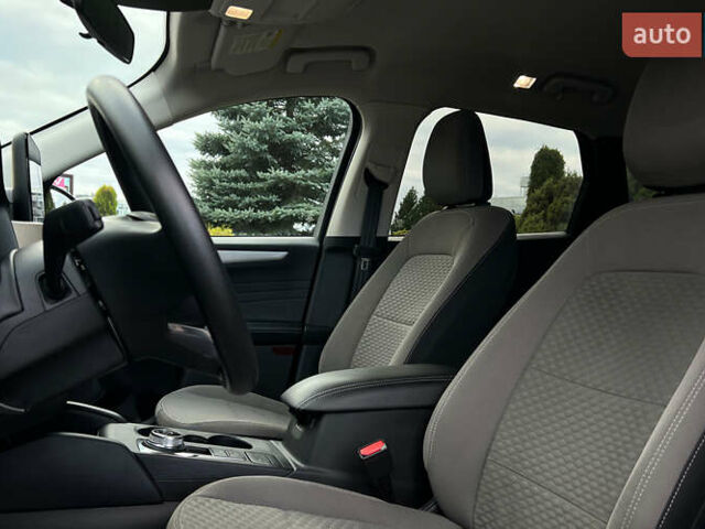 Чорний Форд Ескейп, об'ємом двигуна 1.5 л та пробігом 46 тис. км за 16300 $, фото 8 на Automoto.ua