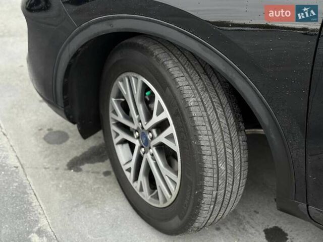 Черный Форд Эскейп, объемом двигателя 0 л и пробегом 52 тыс. км за 17900 $, фото 3 на Automoto.ua