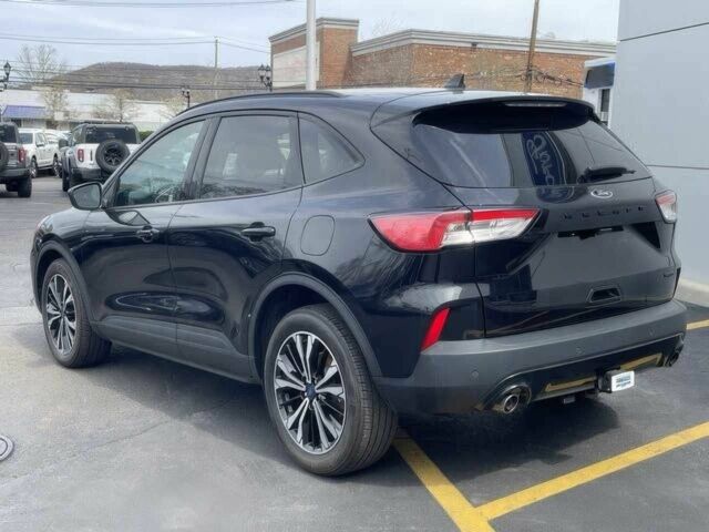 Черный Форд Эскейп, объемом двигателя 2 л и пробегом 19 тыс. км за 12400 $, фото 4 на Automoto.ua