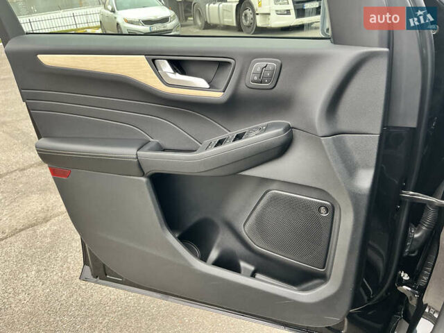 Черный Форд Эскейп, объемом двигателя 2 л и пробегом 41 тыс. км за 20800 $, фото 41 на Automoto.ua