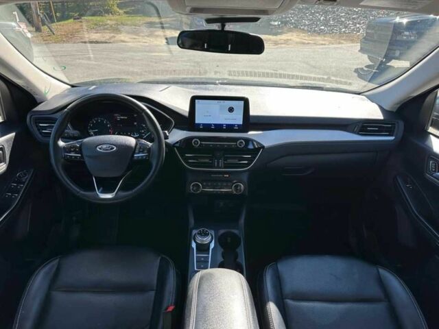 Черный Форд Эскейп, объемом двигателя 2 л и пробегом 65 тыс. км за 5328 $, фото 4 на Automoto.ua