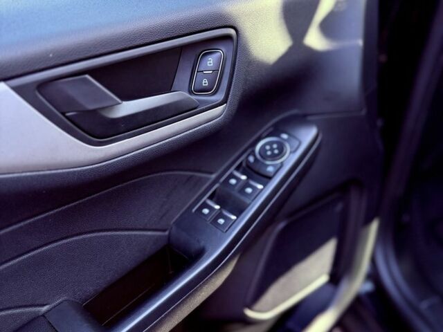 Чорний Форд Ескейп, об'ємом двигуна 1.5 л та пробігом 50 тис. км за 16500 $, фото 21 на Automoto.ua