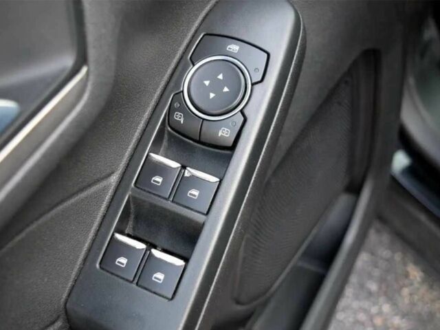 Черный Форд Эскейп, объемом двигателя 2 л и пробегом 71 тыс. км за 12300 $, фото 11 на Automoto.ua