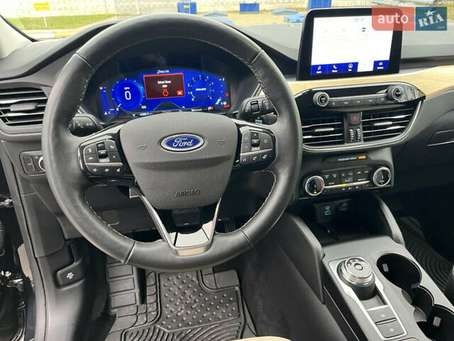 Черный Форд Эскейп, объемом двигателя 2 л и пробегом 41 тыс. км за 20800 $, фото 3 на Automoto.ua
