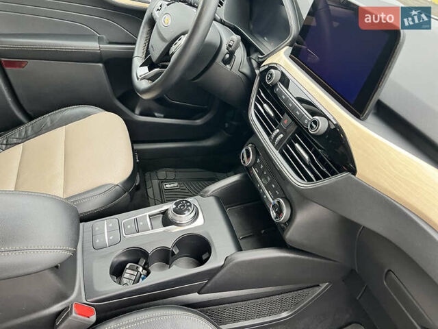 Черный Форд Эскейп, объемом двигателя 2 л и пробегом 42 тыс. км за 20000 $, фото 69 на Automoto.ua