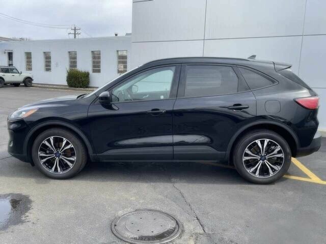 Черный Форд Эскейп, объемом двигателя 2 л и пробегом 19 тыс. км за 12400 $, фото 3 на Automoto.ua