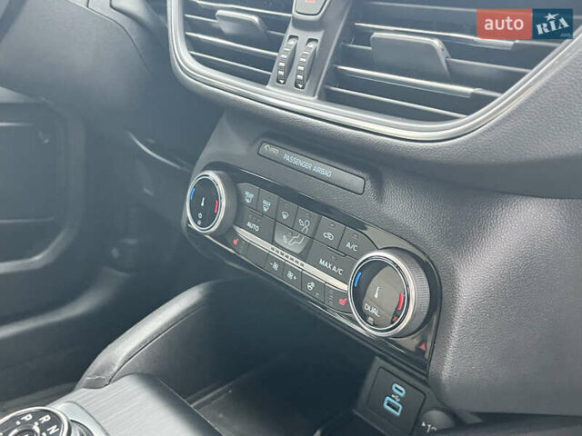 Черный Форд Эскейп, объемом двигателя 2 л и пробегом 42 тыс. км за 20000 $, фото 64 на Automoto.ua