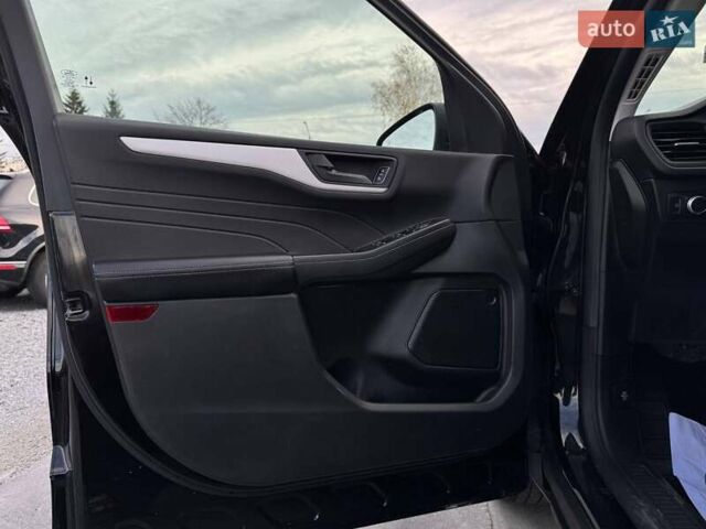 Чорний Форд Ескейп, об'ємом двигуна 2 л та пробігом 31 тис. км за 22900 $, фото 21 на Automoto.ua