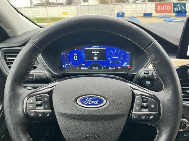 Черный Форд Эскейп, объемом двигателя 2 л и пробегом 41 тыс. км за 20800 $, фото 2 на Automoto.ua
