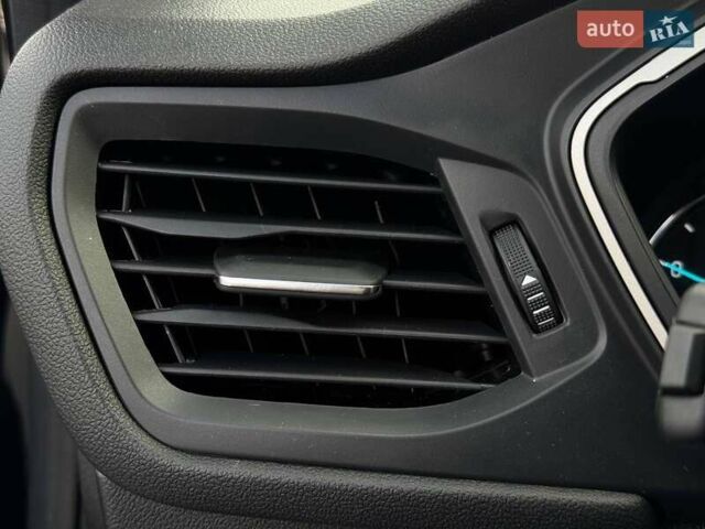 Чорний Форд Ескейп, об'ємом двигуна 2 л та пробігом 31 тис. км за 22900 $, фото 27 на Automoto.ua