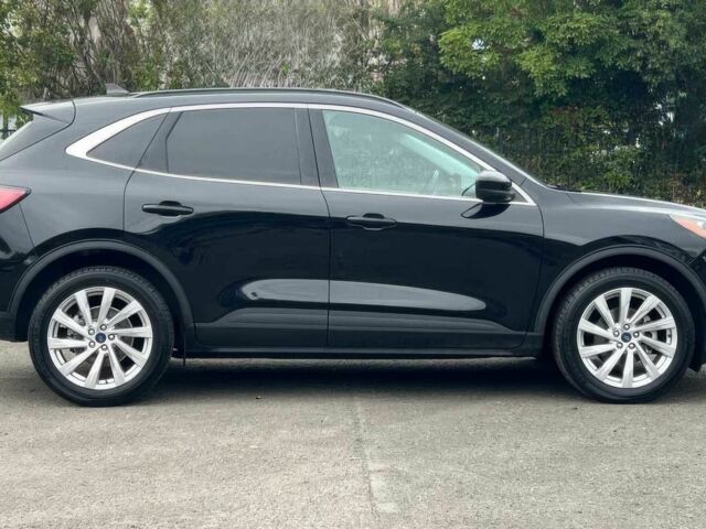 Черный Форд Эскейп, объемом двигателя 2 л и пробегом 27 тыс. км за 17900 $, фото 2 на Automoto.ua