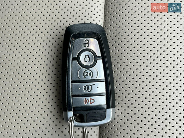 Черный Форд Эскейп, объемом двигателя 2 л и пробегом 42 тыс. км за 20000 $, фото 80 на Automoto.ua