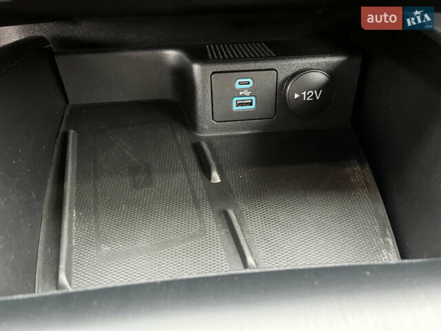 Черный Форд Эскейп, объемом двигателя 2 л и пробегом 41 тыс. км за 20800 $, фото 42 на Automoto.ua