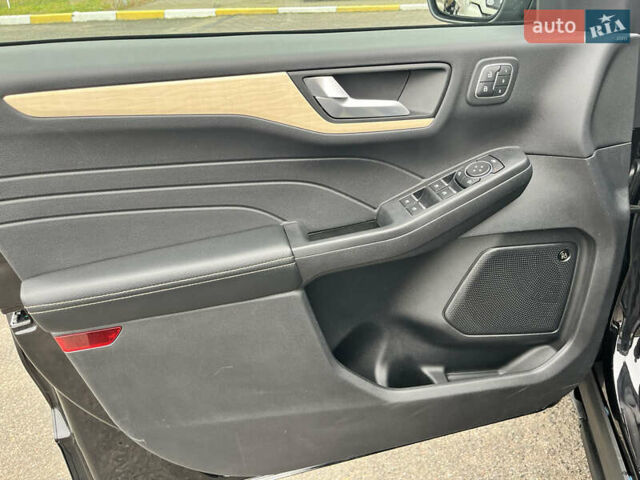 Черный Форд Эскейп, объемом двигателя 2 л и пробегом 42 тыс. км за 20000 $, фото 44 на Automoto.ua