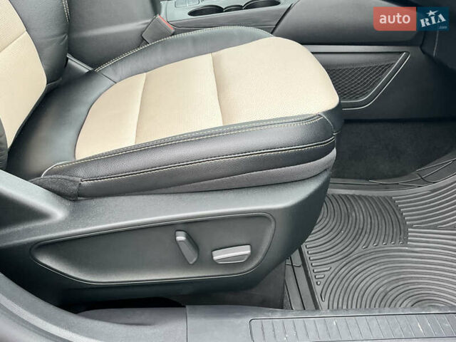 Черный Форд Эскейп, объемом двигателя 2 л и пробегом 42 тыс. км за 20000 $, фото 67 на Automoto.ua